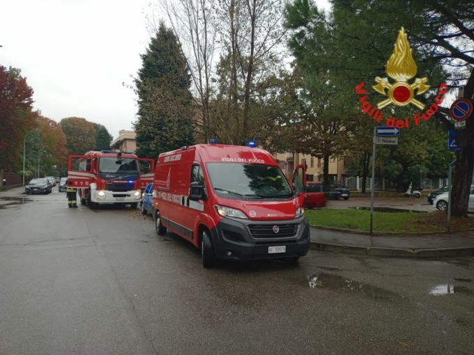 Incendio in cucina: evacuati gli inquilini