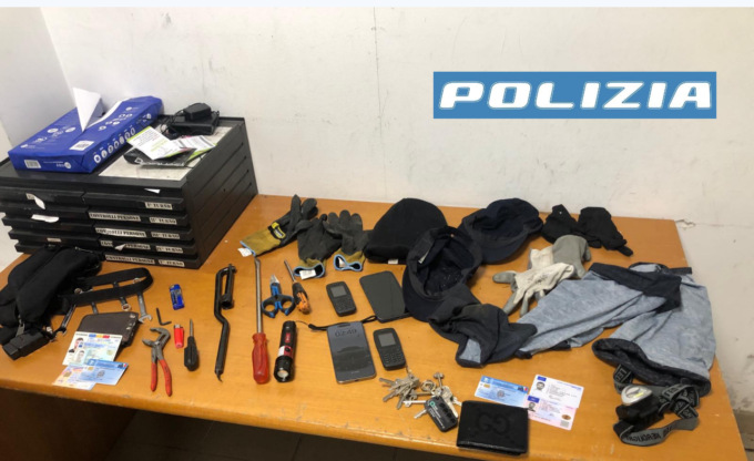 Hanno cercato di rubare alla Colmar: presi i tre ladri