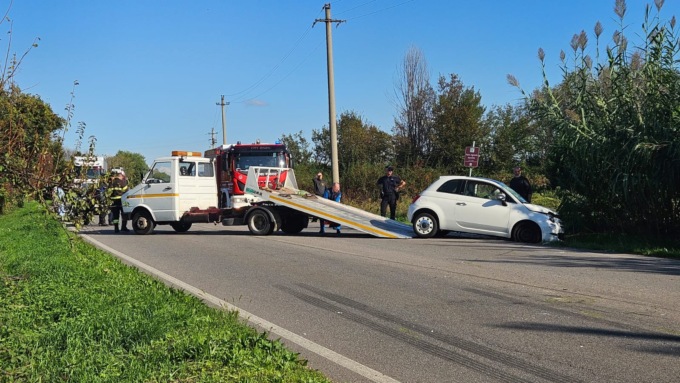 Ennesimo incidente sulla Sp2, coinvolti anche due bambini