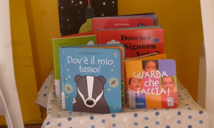 Il banchetto dei libri della Medateca arriva nelle sale d'attesa delle pediatre