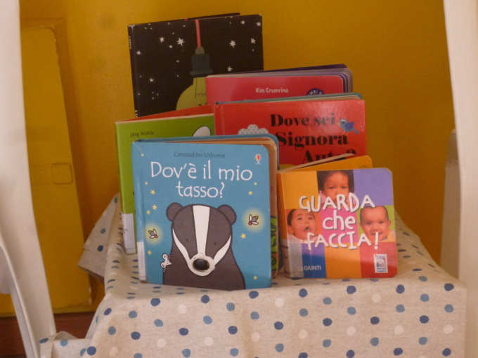 Il banchetto dei libri della Medateca arriva nelle sale d’attesa delle pediatre