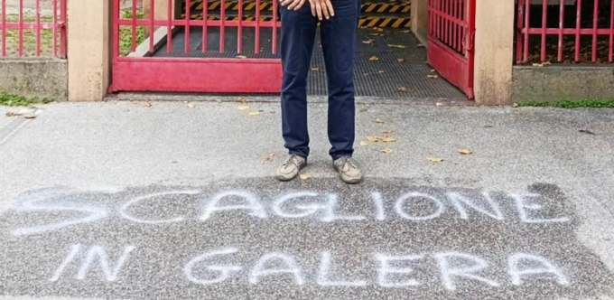 Scritte contro il Preside davanti all’Istituto Comprensivo