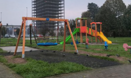 Ancora giochi sporchi e bivacchi al parco di via Volta