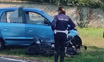 Scontro tra un'auto e una moto, soccorsi a Biassono