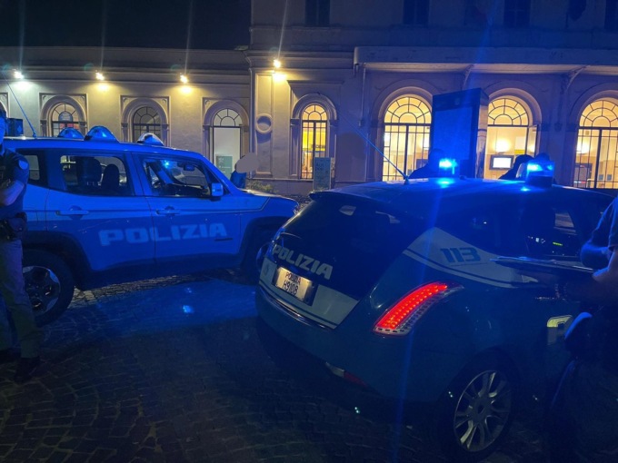 Tenta di rapinare un 19enne e lo aggredisce: arrestato un minorenne