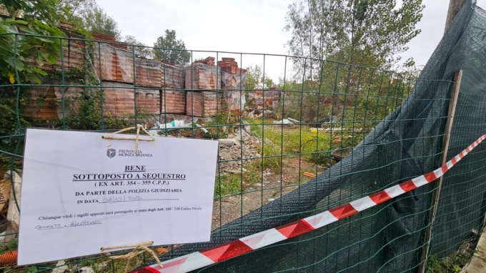 Sequestrata a Carnate una discarica abusiva a due passi dal centro