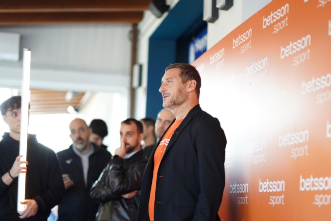 Francesco Totti a Verano Brianza. Possibile ritorno in campo? “Mai dire mai”