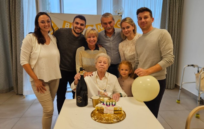 Cento candeline per nonna Gina, grande festa a Bernareggio