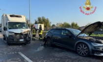 Scontro tra un'auto e un furgone sulla SS35