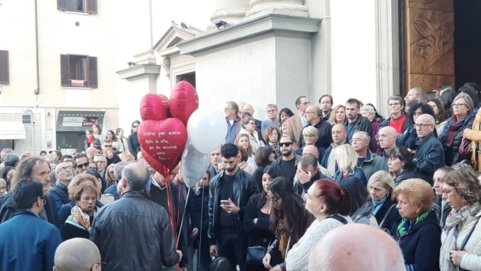 Palloncini rossi e chiesa gremita per l’ultimo saluto a Giovanna Chinnici