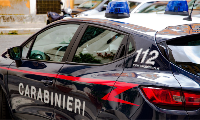 Tenta la fuga con la droga in tasca: arrestato dai Carabinieri