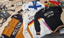 La super collezione di maglie appartenute ai grandi campioni di ciclismo parla arcorese