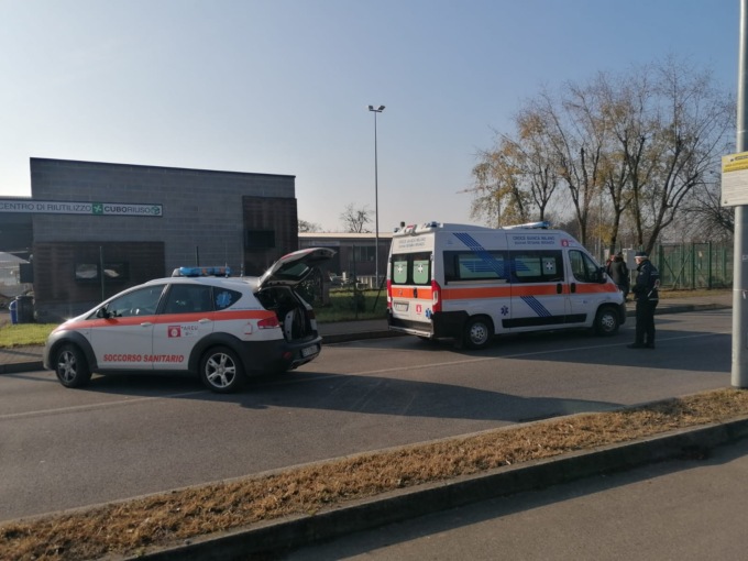 Investito mentre attraversa, 46enne in ospedale