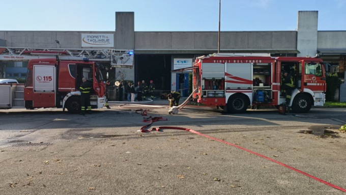 A fuoco un quadro elettrico, Vigili del Fuoco a Cesano Maderno