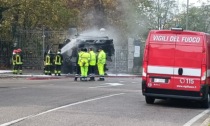 A fuoco spazzatrice stradale, Vigili del Fuoco a Cesano Maderno