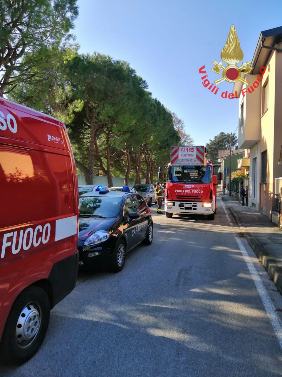 Lissone incendio cucina vigili del fuoco pompieri