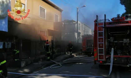 Fiamme in cucina, arrivano i pompieri