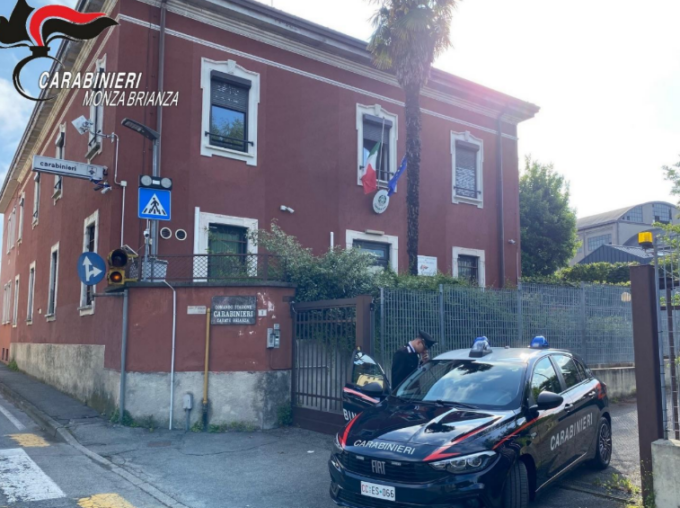 Rapina un uomo conosciuto su social e tenta la fuga, arrestato
