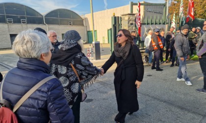 Anche il sindaco di Lesmo fuori dai cancelli della OMV. I sindacati chiedono un tavolo di confronto con l'azienda