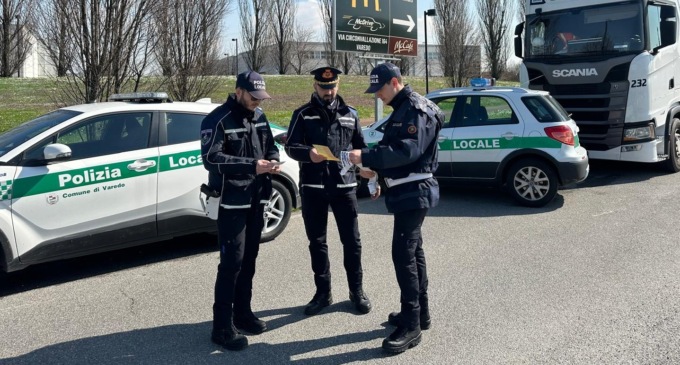 Varedo, una patente falsa e un camionista  alla guida da 14 ore