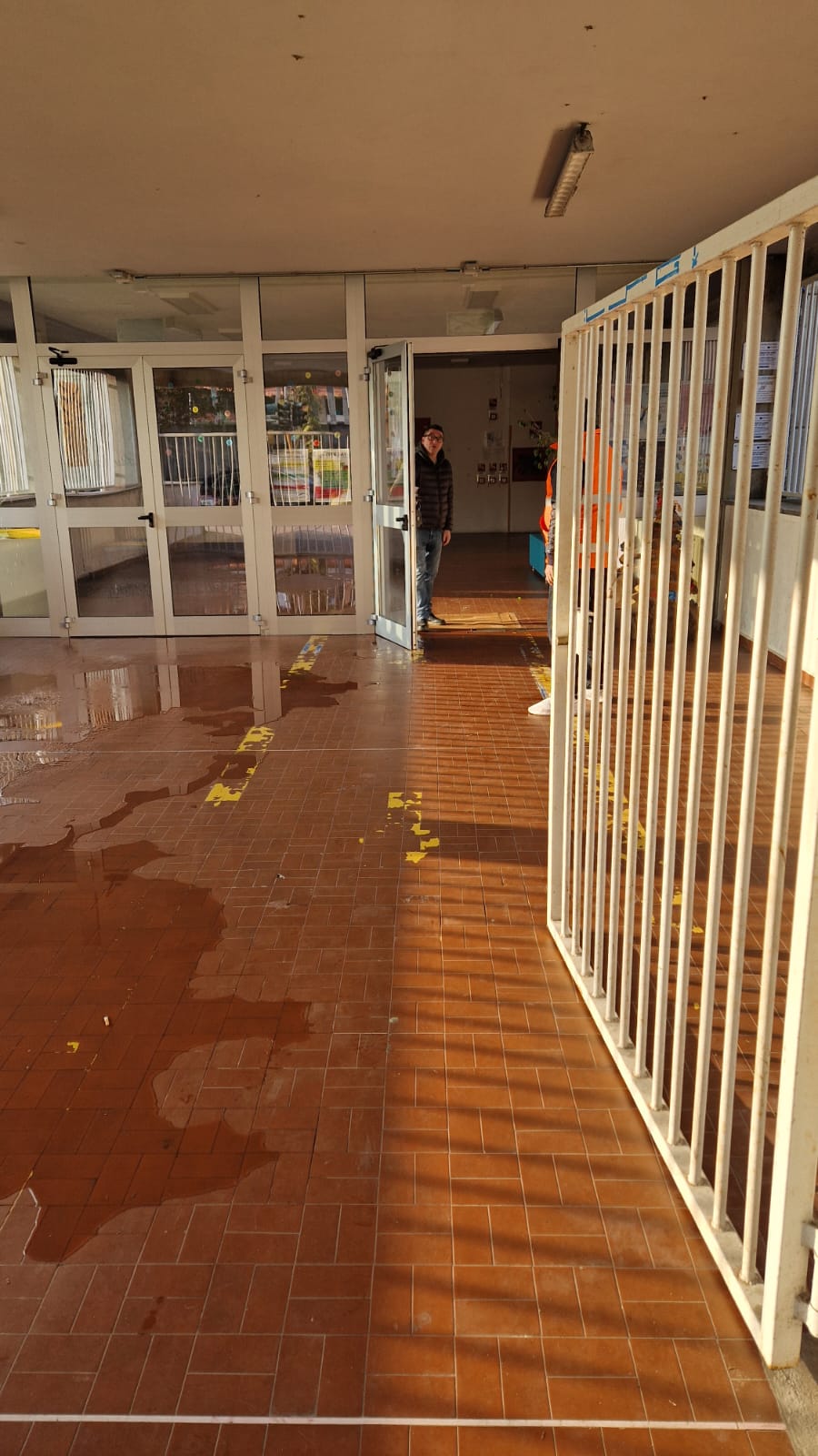 Villasanta scuola Fermi allagata dai vandali per la seconda volta nel giro di pochi giorni