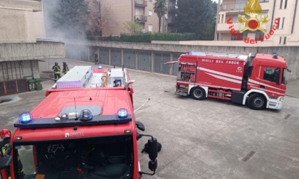 Incendio in un box condominiale, pompieri a Bernareggio