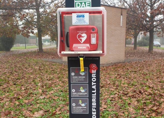 Rubato il defibrillatore sulla ciclabile del Villoresi a Nova Milanese