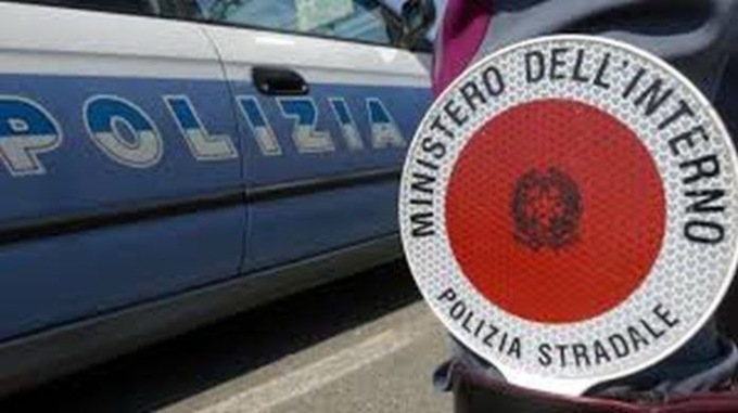 Aggredisce e picchia la ex in mezzo alla strada: arrestato