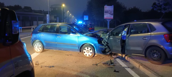 Schianto tra due auto all’alba a Seregno