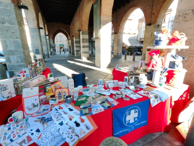 Tornano i mercatini di Natale dell’Enpa a Monza