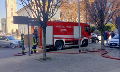 Sta bruciando un forno a Lentate: operazioni di spegnimento in corso