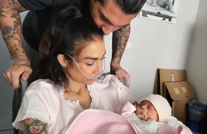 Mamma morta per dare la vita alla sua piccola, lo strazio del compagno: “Chissà se abbiamo fatto la scelta giusta…”