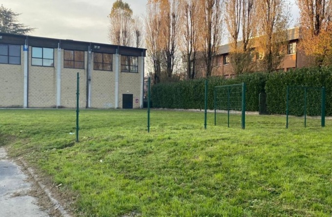 Ancora vandali in azione tra i campetti e la scuola elementare