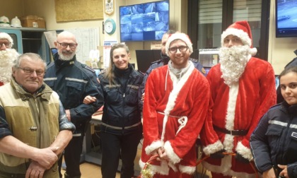 Gli auguri per le feste e per il nuovo anno dai Babbi Natale della Contrada Santi Pietro e Paolo