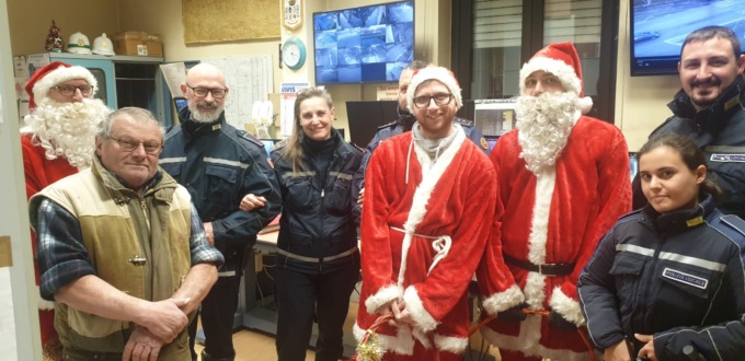 Gli auguri per le feste e per il nuovo anno dai Babbi Natale della Contrada Santi Pietro e Paolo
