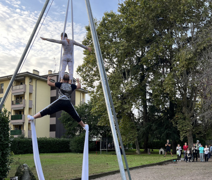 Danza aerea e laboratori interattivi: a Vimercate arte, sport e musica si incontrano in Villa Sottocasa