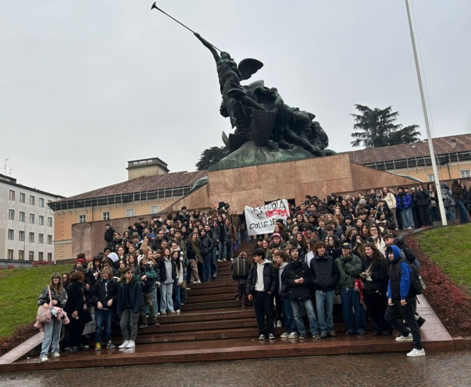 Scuola al freddo, gli studenti del Nanni Valentini scendono in piazza