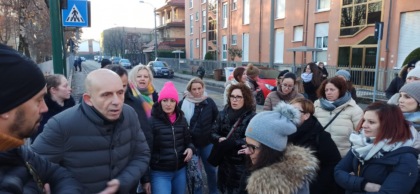 Bambini e studenti al gelo: si scende in piazza