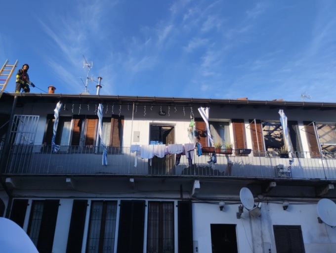 Incendio a Cesano, gravemente danneggiato un appartamento: sei famiglie sfollate
