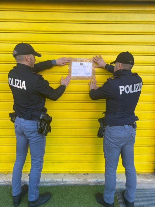Spacciava nel suo bar: arrestato un 40enne, locale chiuso.