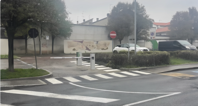 Carate, oltre duecento firme contro il posteggio a pagamento