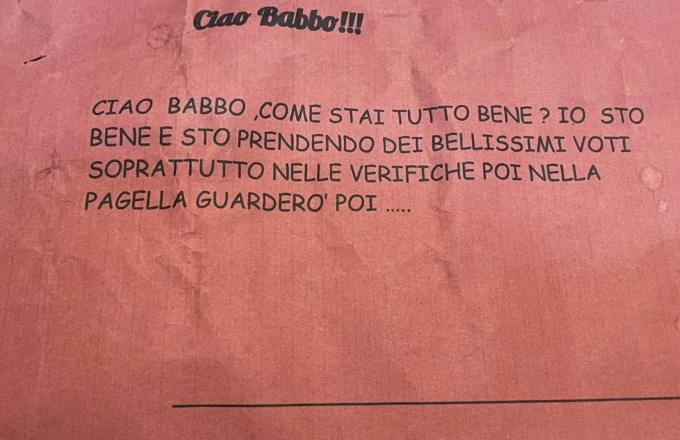 Trova una lettera a Babbo Natale e chiede aiuto per risalire al bambino che l’ha scritta
