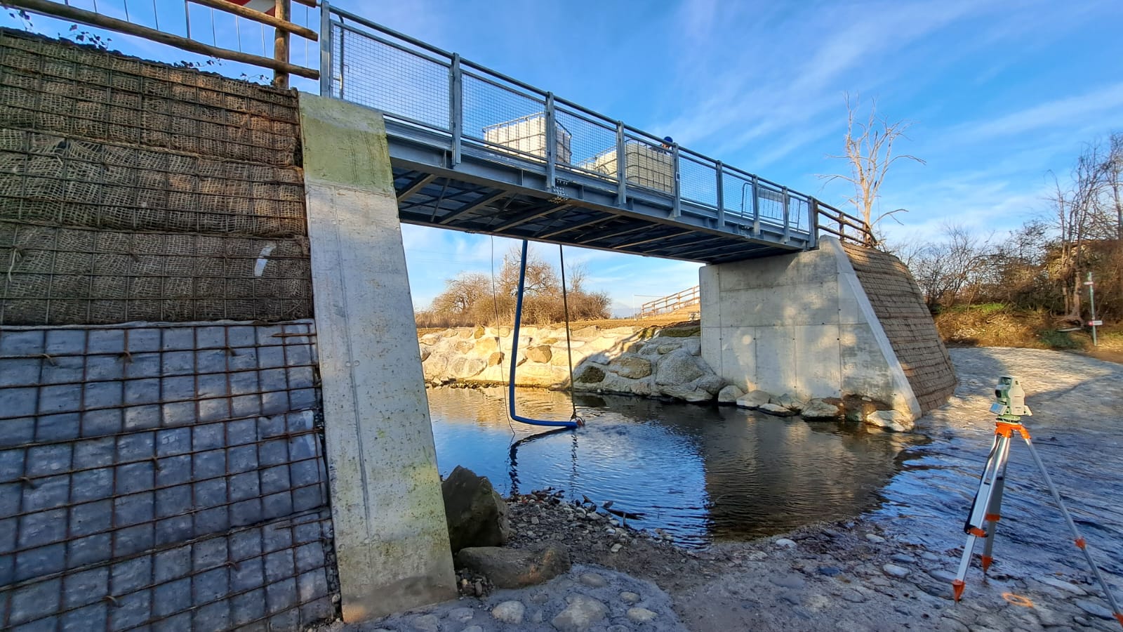 Vimercate torrente Molgora nuova passerella via Montalino