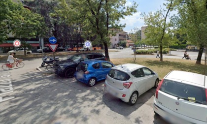 Piazza senza più le auto, il Comune ci riprova