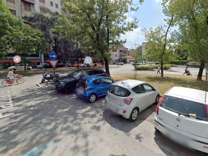 Piazza senza più le auto, il Comune ci riprova