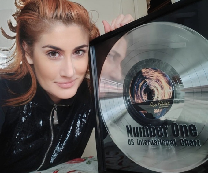 Cantante triuggese riceve il disco di platino