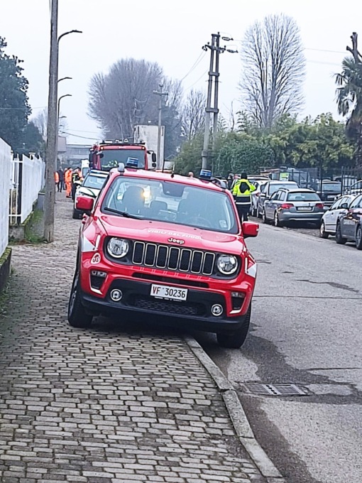 In atto lo sgombero di una casa occupata abusivamente
