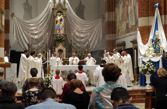 Pochi volontari e pochi fedeli: cancellate due messe