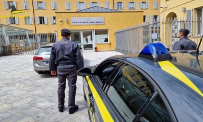 Truffa e autoriciclaggio di proventi illeciti nel commercio di autovetture, arresti in Brianza