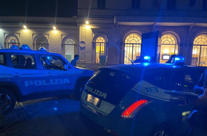 Su un motorino rubato e con droga in tasca: arrestato